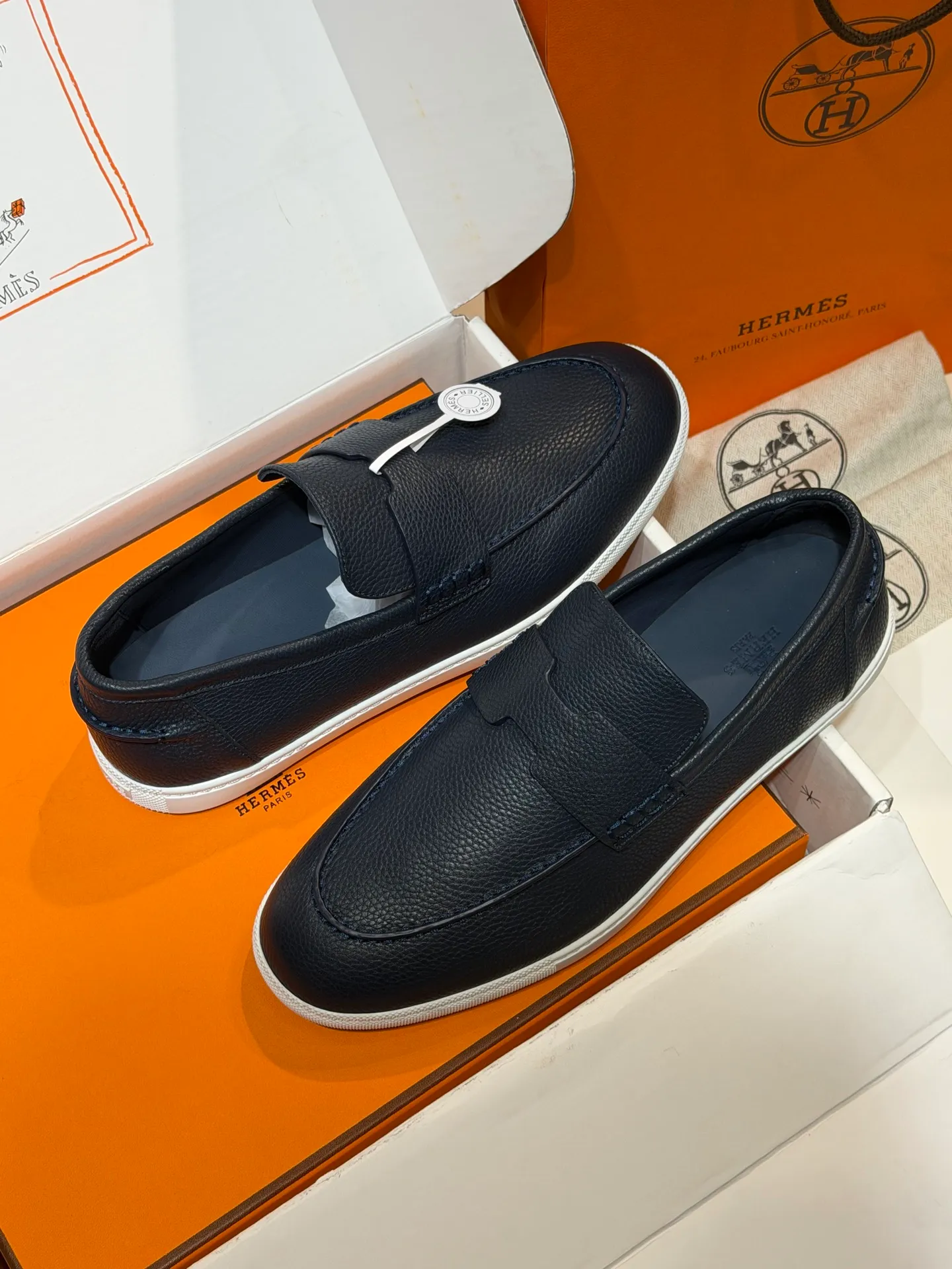 【HERMES】Top P:800💰-Size: 39-44 (38.45. Customized) H Home Freesstyle Men's Loafers Calfskin and Epsom Heritage calfskin high-top sports shoes, the soles are decorated with saddle stud buckle patterns, creating a modern urban style. Imported cowhide + cowhide lining + customized TPU outsole.